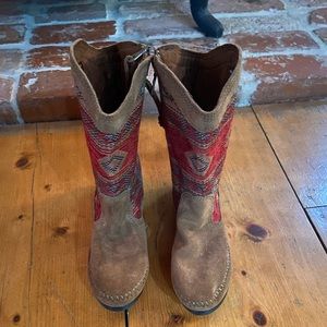 Minnetonka moccasin boot size 7 red Aztec and buckskin suede